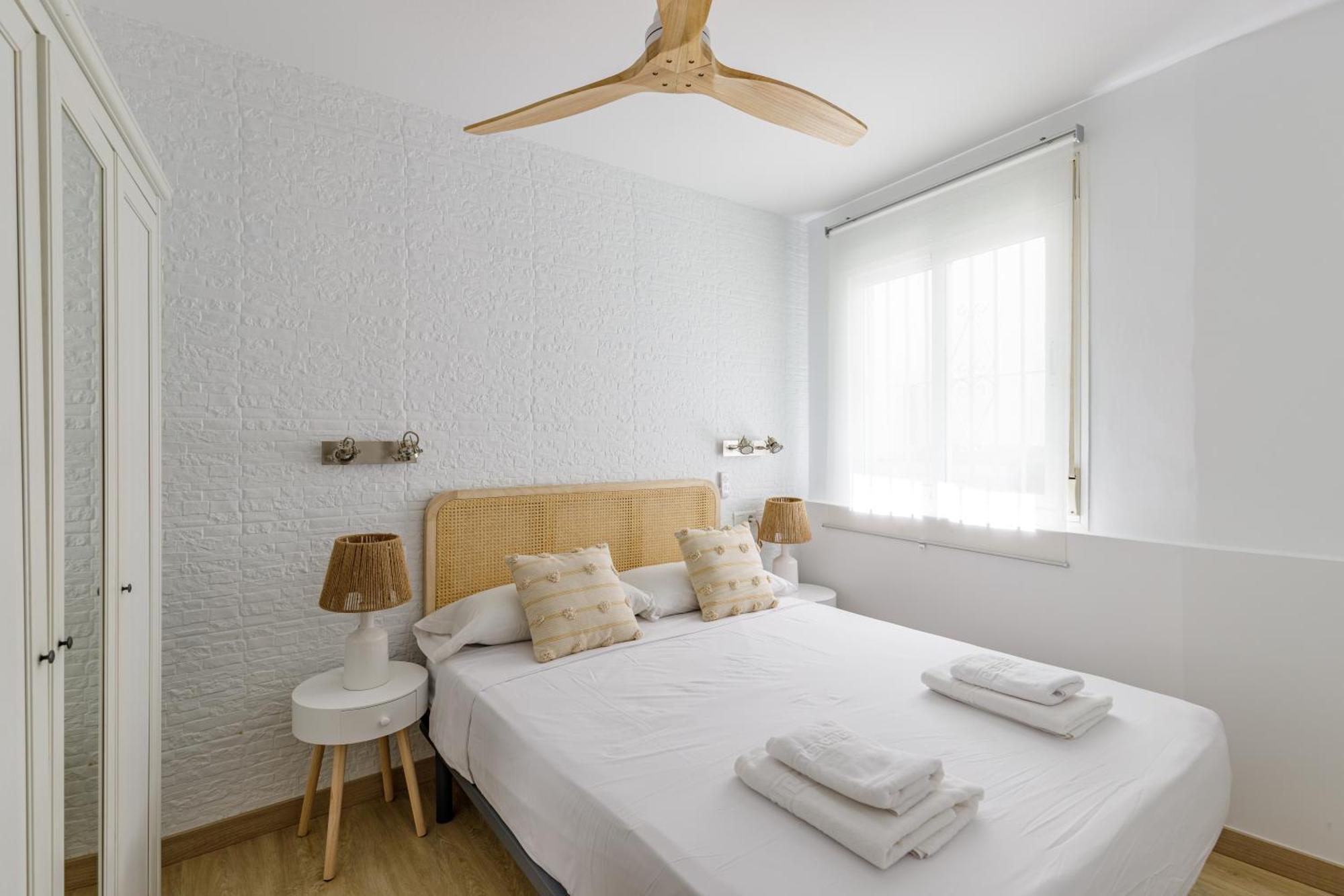 Caterina Pedregalejo Apartment Malaga Bagian luar foto