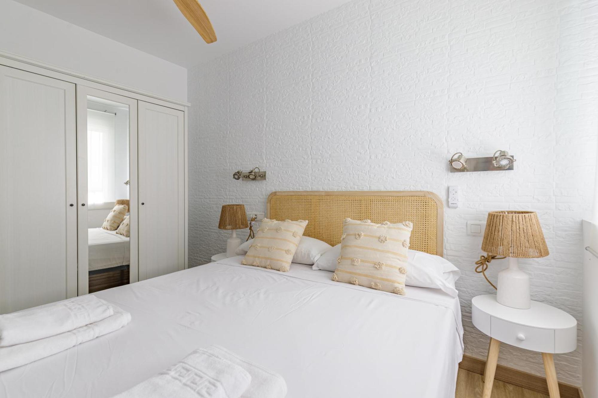 Caterina Pedregalejo Apartment Malaga Bagian luar foto